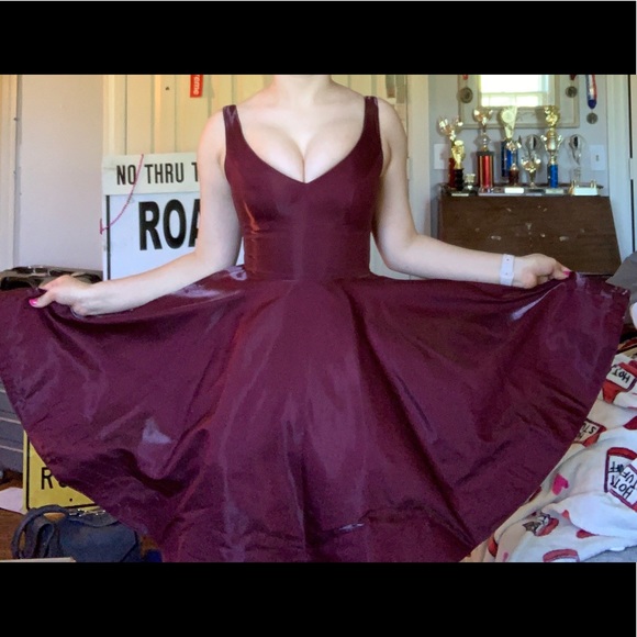 Beautiful iridescent maroon mini dress - Picture 1 of 6
